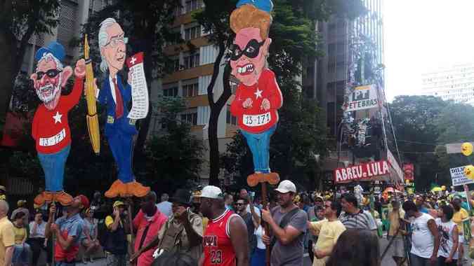 Em So Paulo, manifestantes se espalham ao longo de vrios quarteires da Avenida PaulistaLuiz Ribeiro/EM/D.A Press