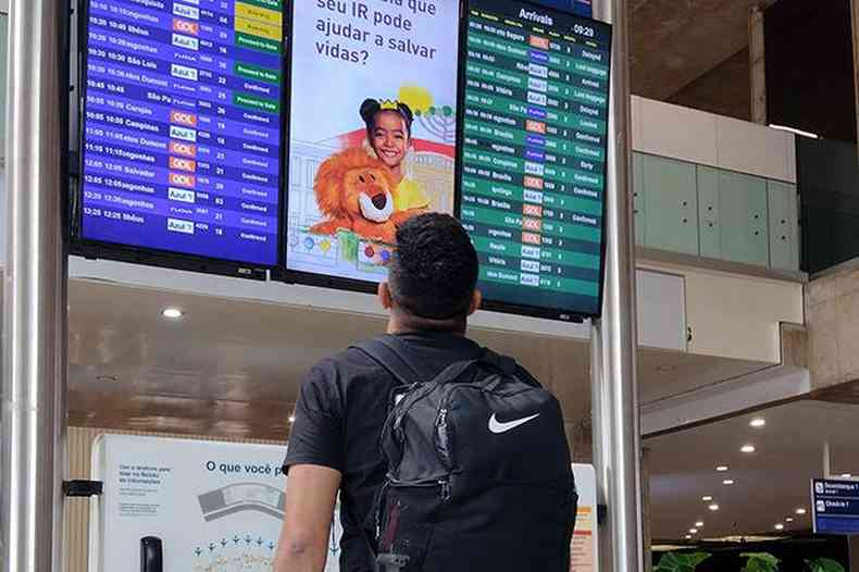 Greve dos aeronautas atrasou voos em Confins s vsperas do Natal