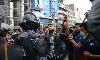 Manifestantes enfrentaram a polcia, mas ningum foi preso(foto: Prakash Mathema/AFP)