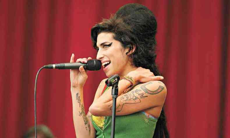 Amy Winehouse em show no festival de Glastonbury de 2007. Cantora morreu em 23 de julho de 2011, aos 27 anos(foto: Carl DE SOUZA / AFP)