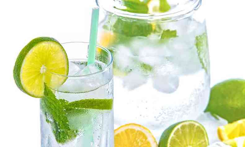 gua saborizada  uma opo para quem no gosta de beber gua pura e mantm o organismo hidratado(foto: Photo Mix/Pixabay)