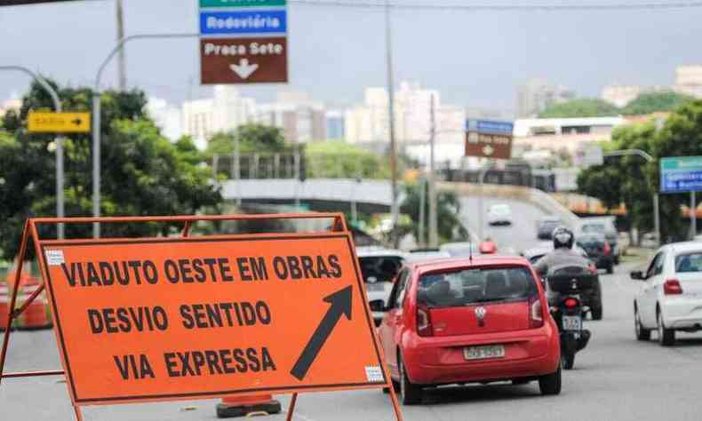 Desvios no trnsito por causa da manuteno no Viaduto Oeste do Complexo da Lagoinha(foto: Leandro Couri/EM/ D.A Press)