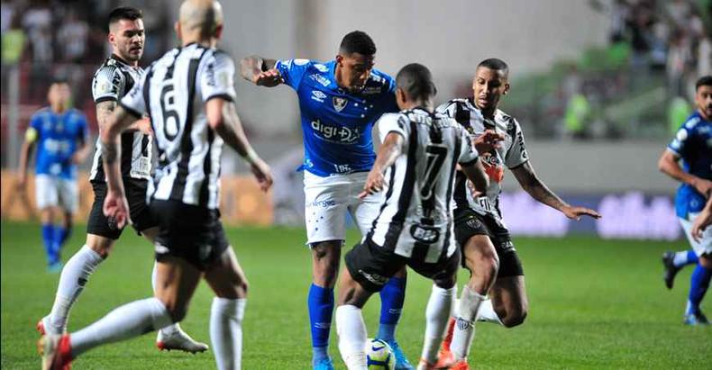 No clássico do primeiro turno, no Independência, vantagem para o Atlético, que bateu o Cruzeiro por 2 a 0(foto: Alexandre Guzanshe/EM/D.A Press - 4/8/19) No clássico do primeiro turno, no Independência, vantagem para o Atlético, que bateu o Cruzeiro por 2 a 0(foto: Alexandre Guzanshe/EM/D.A Press - 4/8/19)