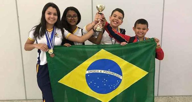 Alunos do 6° e 7° anos do ensino fundamental do Instituto Eros Gustavo se destacaram representando o país no Mundial realizado na Ilha de Creta(foto: Arquivo Pessoal/Divulgação) Alunos do 6° e 7° anos do ensino fundamental do Instituto Eros Gustavo se destacaram representando o país no Mundial realizado na Ilha de Creta(foto: Arquivo Pessoal/Divulgação)