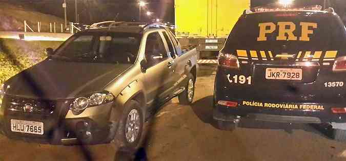 Picape Fiat Strada usada no crime foi recuperada pela polcia(foto: Polcia Rodoviria Federal (PRF)/Divulgao)