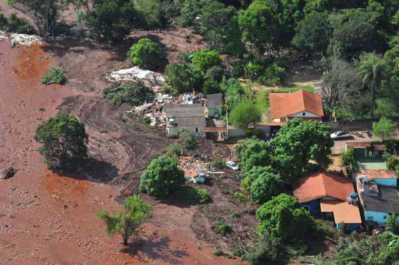 Nesta primeira etapa, cerca de 800 moradores de Crrego do Feijo e Parque Cachoeira recebero indenizao de emergncia(foto: Gladyston Rodrigues/EM/D.A Press - 25/1/19)