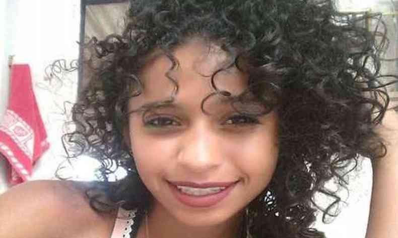 Anthonyara de Sousa tinha 20 anos e foi morta pelo ex-namorado(foto: Arquivo pessoal)