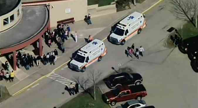 Ataque ocorreu na manh desta quarta-feira em uma escola secundria da Pensilvnia(foto: REUTERS/WPXI)