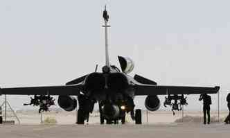 Aeronave na base de operaes francesas (foto: KARIM SAHIB/AFP)