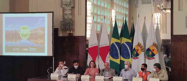 Coletiva para a imprensa na sede da Prefeitura de Belo Horizonte com a presena do prefeito Fuad Noman e da presidente da Cmara Municipal de BH, vereadora Nely Aquino