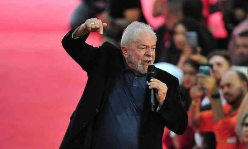 Lula discursa em BH
