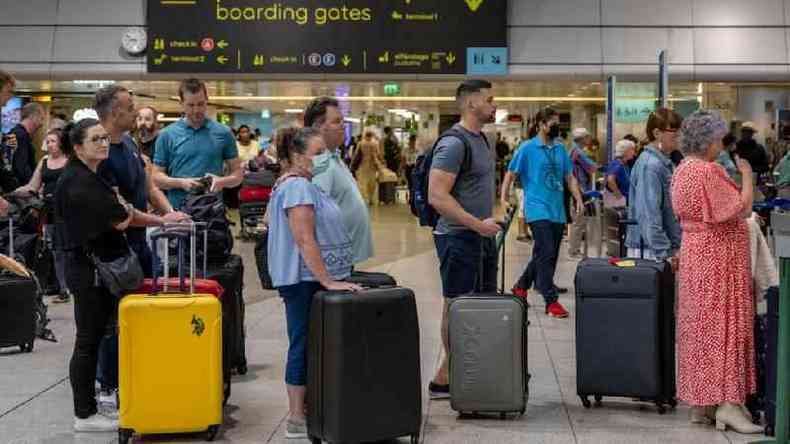 Fila em aeroporto