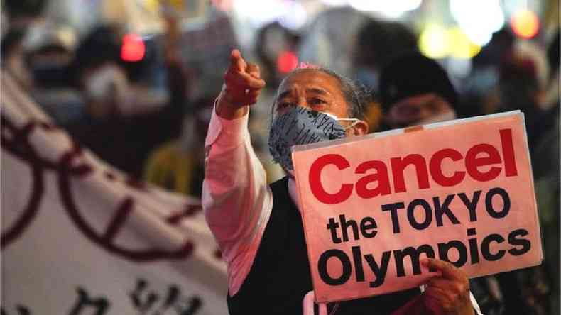 Pesquisa realizada em maio mostrou que 83% dos japoneses eram a favor do cancelamento ou adiamento dos jogos(foto: Reuters)
