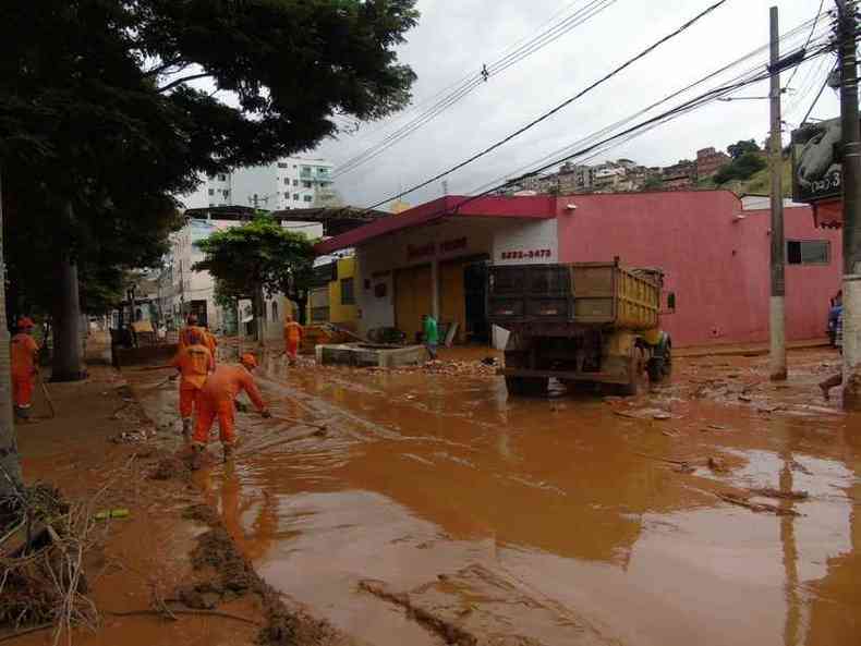 Segundo a administrao pblica, choveu cerca de 128 milmetros em menos de duas horas(foto: Divulgao/ Prefeitura de Ub)