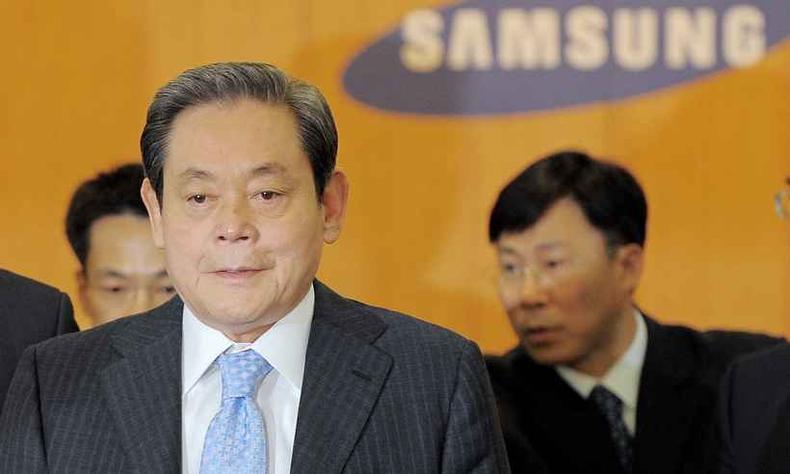 Lee Kun-hee assumiu o comando da Samsung em 1987, aos 45 anos, após a morte do pai(foto: JUNG YEON-JE/AFP) Lee Kun-hee assumiu o comando da Samsung em 1987, aos 45 anos, após a morte do pai(foto: JUNG YEON-JE/AFP)