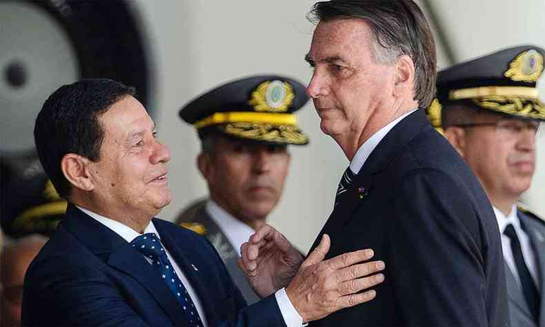 Mouro espera que Bolsonaro entregue faixa a Lula