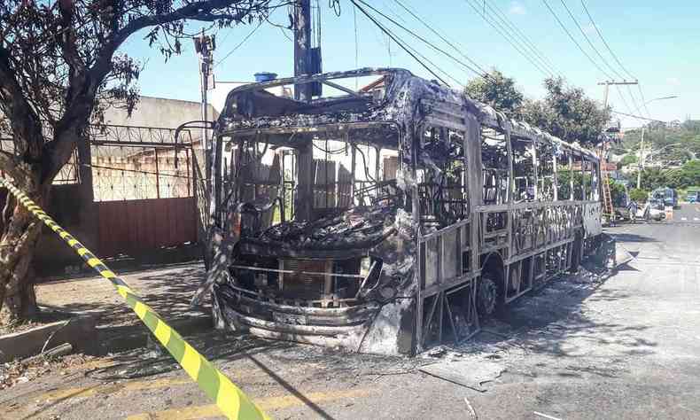 Ônibus incendiado em BH