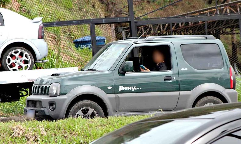 (BH %u2013 MG %u2013 Motorista dirige usando o celular no Anel Rodoviário)