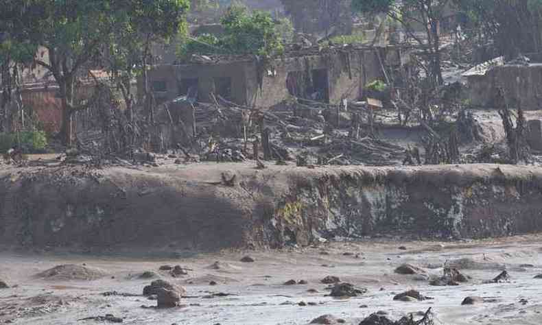 Lama da Samarco devastou o distrito de Bento Rodrigues(foto: Juarez Rodrigues/EM/D.A PRESS)
