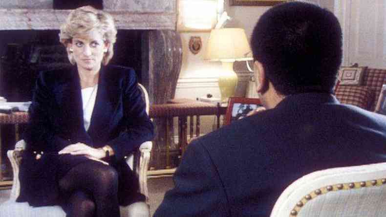 Diana sendo entrevistada por Martin Bashir