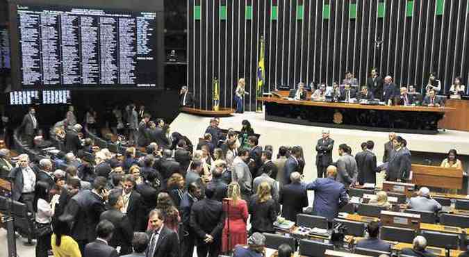 O oramento impositivo garante o pagamento das emendas propostas pelos parlamentares, mas o governo barrou 25% delas por irregularidades tcnicas(foto: Lus Macedo/Cmara dos Deputados - 20/12/13)