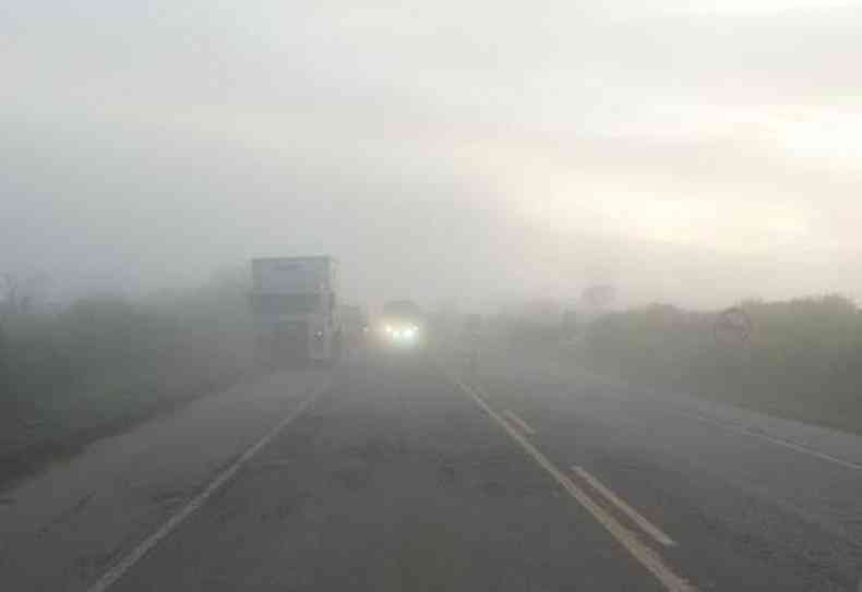 Forte neblina pode ter impedido a visibilidade do motorista do caminho