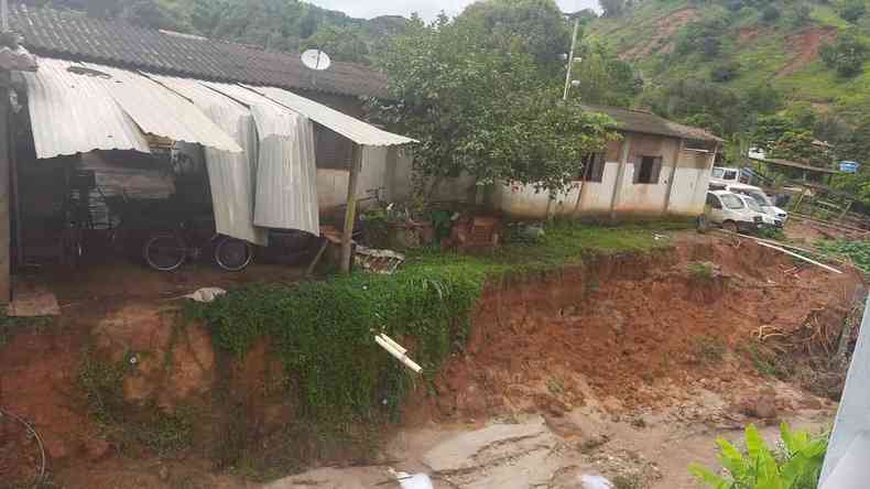 Lote da prefeitura com carros