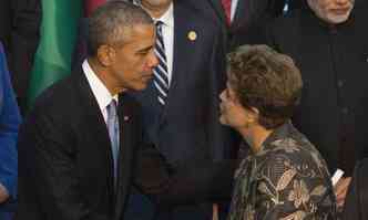 Obama e Dilma se cumprimentam durante cpula do G20 na Turquia(foto: AFP PHOTO/SAUL LOEB)