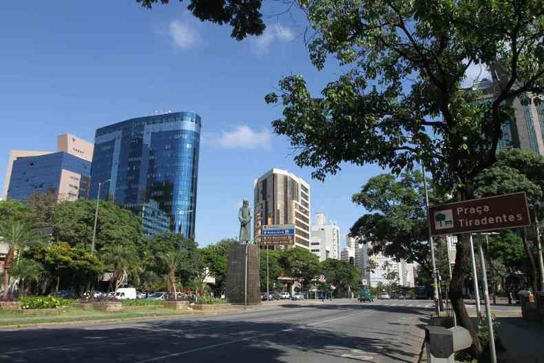 Afonso Pena a partir da Praa Tiradentes sentido Rodoviaria