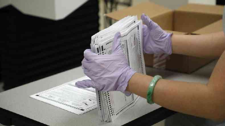 A pandemia de covid-19 levou 101 milhes de americanos a votarem antecipadamente(foto: EPA)