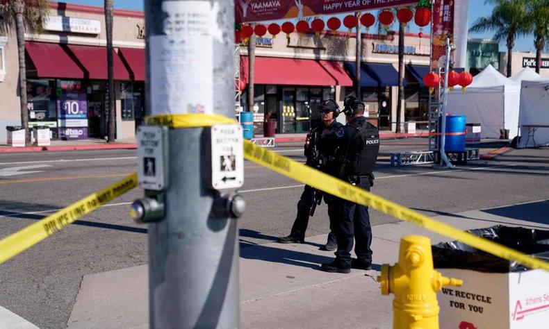 Polícia isolou área onde ataque com arma automática deixou mortos e feridos, alguns em estado crítico (foto: Eric Thayer/Geth Images North America/AFP) Polícia isolou área onde ataque com arma automática deixou mortos e feridos
