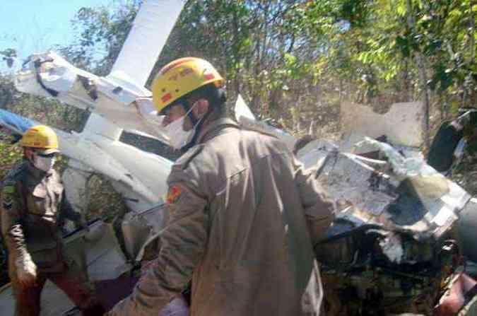 Local do acidente do avio bimotor em Caldas, Gois, que matou 4 mineiros(foto: Corpo de BombeirosDivulgao)
