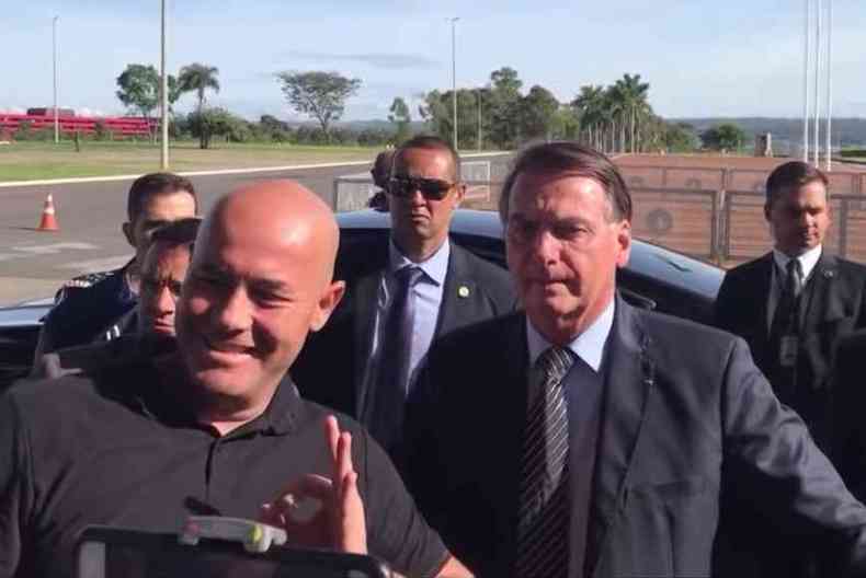 No ano passado, Bolsonaro pediu para apoiador apagar foto aps gesto considerado nazista(foto: Reproduo/Youtube)