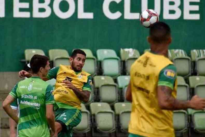 Leandro Carvalho  um dos reforos do clube para a temporada(foto: Divulgao/Amrica)