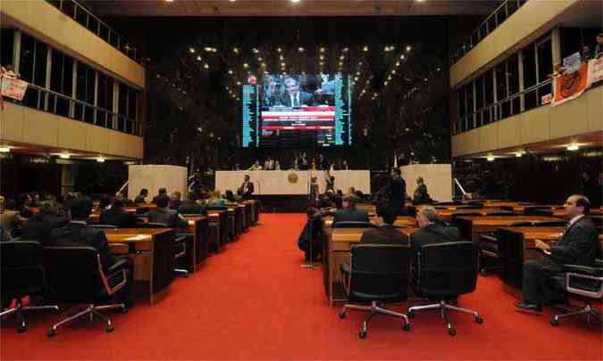 O projeto do governo do estado que permite o uso de depsitos judiciais foi aprovado na sexta-feira, na Assembleia, j sob questionamento no CNJ (foto: Cristina Horta/EM/D.A Press)