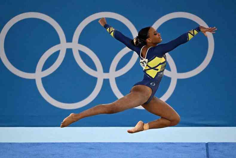 Rebeca Andrade foi a primeira atleta brasileira a receber uma medalha na ginstica olmpica(foto: Lionel Bonaventure/AFP)