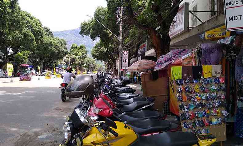 Em Governador Valadares, o comrcio continua aberto, e a populao precisa tomar os cuidados extras sugeridos pelo Minas Consciente(foto: Tim Filho/Especial para o EM)