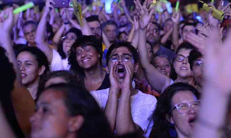 Pblico grita e ovaciona Milton Nascimento no Mineiro