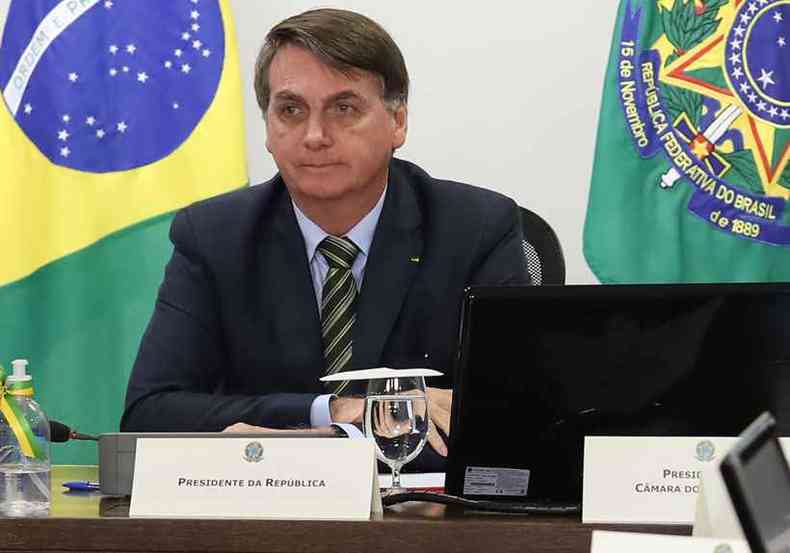 Bolsonaro afirmou que tem ouvido testemunho de muitas pessoas que o procuram para relatar o sucesso do medicamento(foto: Marcos Corra/PR)