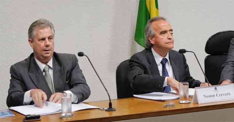 Edson Ribeiro (E) ao lado de Cerver durante audincia publica, no ano passado, da Comisso Parlamentar de Inquerito (CPI) Mista da Petrobras, no Senado(foto: Jefferson Rudy/Agencia Senado - 10/09/14)
