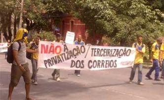 Manifestao convocada pelo sindicato da categoria ocupa a Avenida Assis Chateaubriand, na Floresta (foto: Alessandra Alves/EM/D.A/Press)