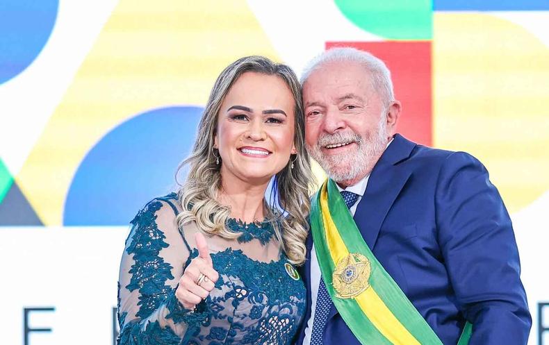 Lula abraa Daniela Carneiro 