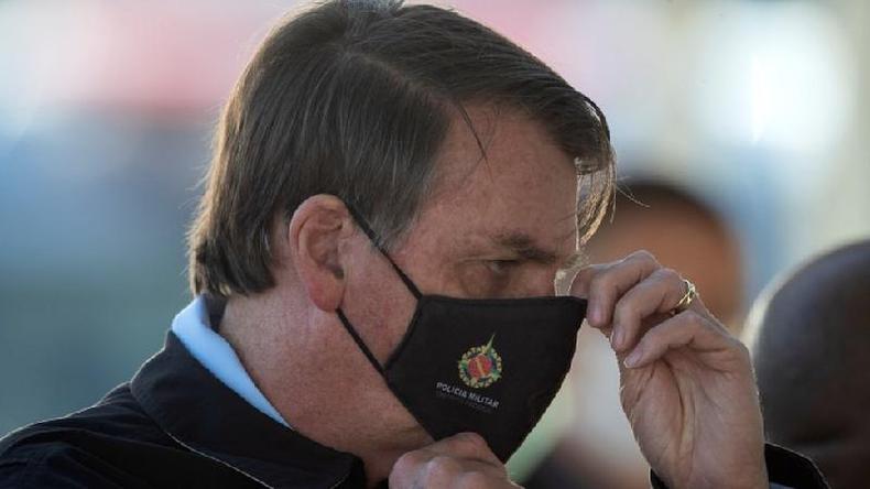 Levantamento apontou que seguidores do presidente Jair Bolsonaro têm maior tendência a não permanecer em isolamento social(foto: EPA/Joedson Alves) Levantamento apontou que seguidores do presidente Jair Bolsonaro têm maior tendência a não permanecer em isolamento social(foto: EPA/Joedson Alves)