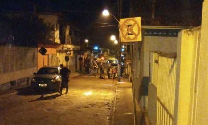 Ação ocorreu por volta de 3h desta segunda-feira e ocorrência ainda está em andamento nesta manhã (foto: Polícia Militar/ Divulgação ) Ação ocorreu por volta de 3h desta segunda-feira e ocorrência ainda está em andamento nesta manhã (foto: Polícia Militar/ Divulgação )