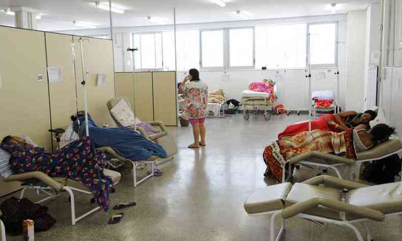 Devido ao grande nmero de pessoas infectadas pela doena em BH, foram criados centros de atendimento a dengue, como o da UPA Odilon Behrens, que receberam milhares de pacientes(foto: Gladyston Rodrigues/EM/D.A Press)