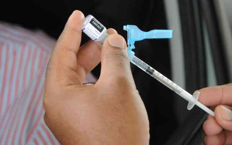Aplicação de vacina contra a COVID