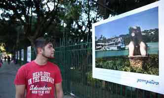 Universitrio Augusto Bastos admira fotos e considera merecido reconhecimento a estruturas como a igrejinha e a Casa do Baile(foto: Leandro Couri/EM/DA Press)