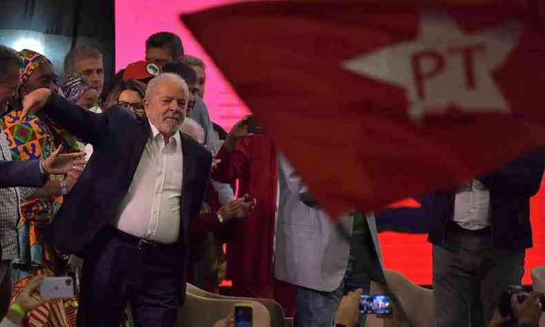 Lula durante o ato que oficializou sua pré-candidatura à presidência 