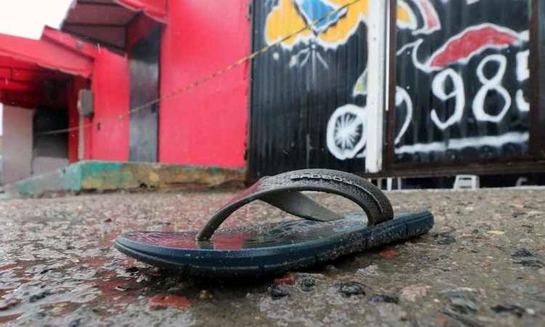 No s�bado, grupos armados invadiram uma boate em Fortaleza e abriram fogo, deixando 14 mortos e v�rios feridos(foto: Rodrigo Carvalho/AFP )