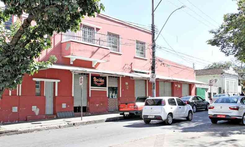 Fachada do restaurante Bolo no tradicional bairro de BH, onde os cerca de 40 estabelecimentos do setor vivem cenrio de cautela (foto: Edsio Ferreira/D.A Press)